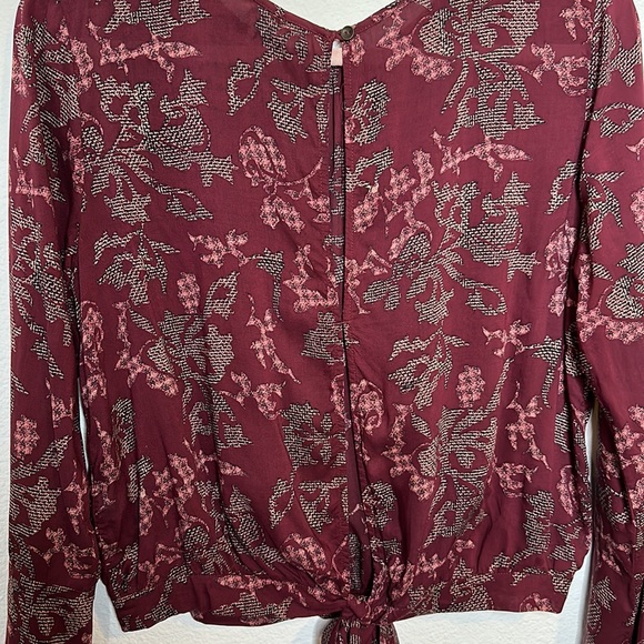 Melrose + Market flare sleeve, open back with tie, maroon blouse, size medium - Picture 5 of 5